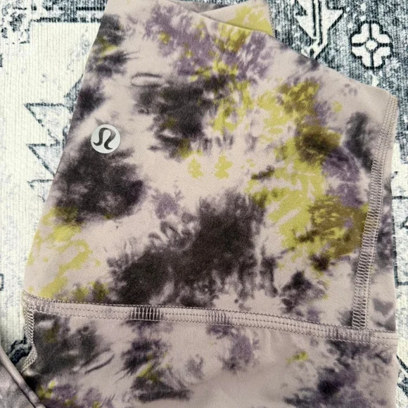 Lululemon Align HR Radial in Tie Dye Mauve Grey - Size 0 - Picture 3 of 6